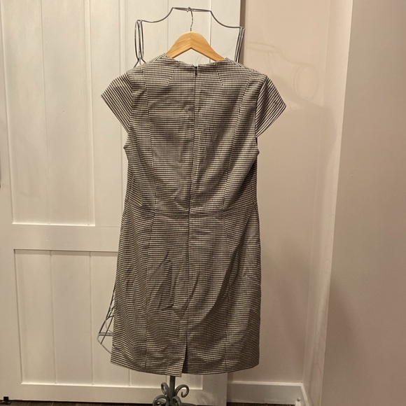 Nice dress 10 - Picture 4 of 8